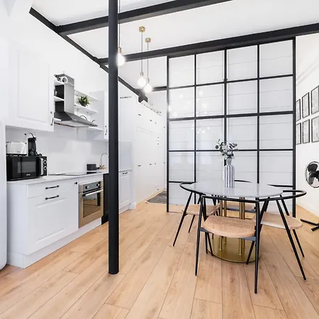 Confortable Equipe Sacre Coeur - 4p Apartamento *
