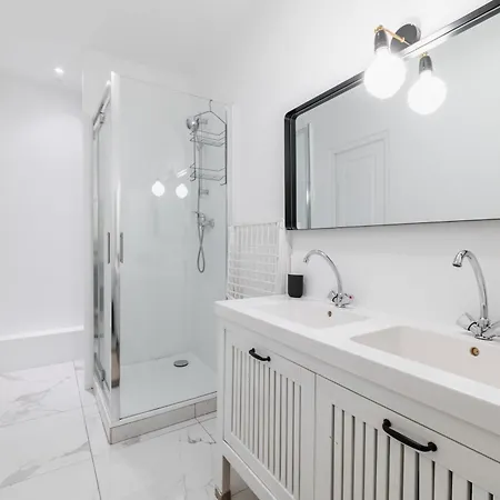 Confortable Equipe Sacre Coeur - 4p Apartamento *